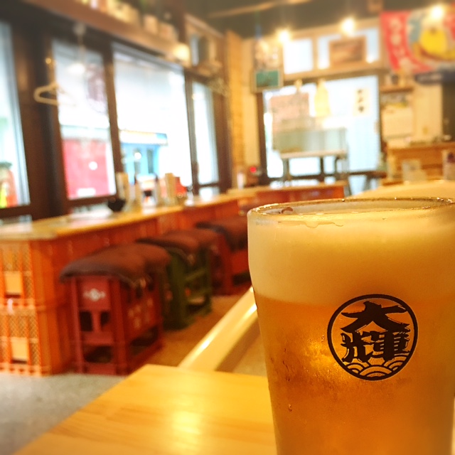 大輝鮮魚店の店内とビール