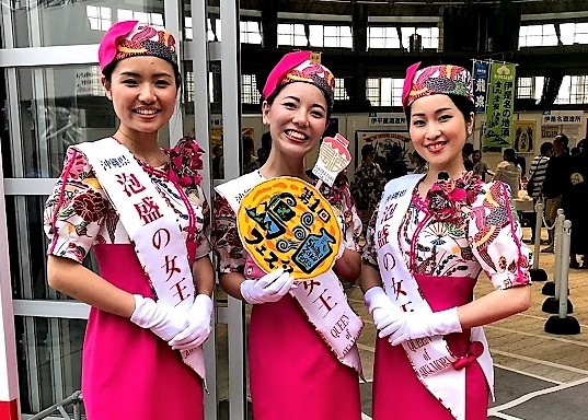 島酒フェスタで泡盛の女王