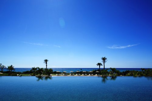 沖縄本島のインフィニティプールが自慢のモントレ