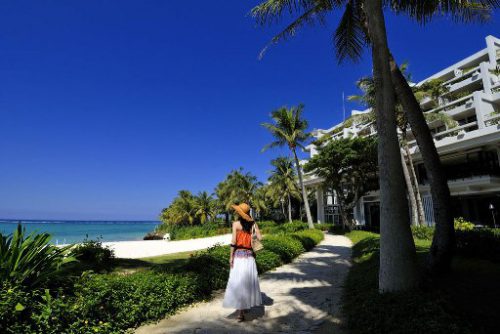 沖縄本島のインフィニティプールが自慢のムーンビーチ