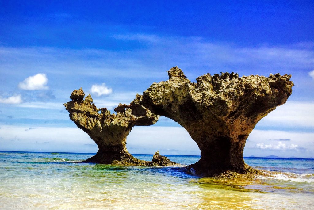 沖縄本島北部の古宇利島とハートロックは人気№1の恋の島を楽しもう！