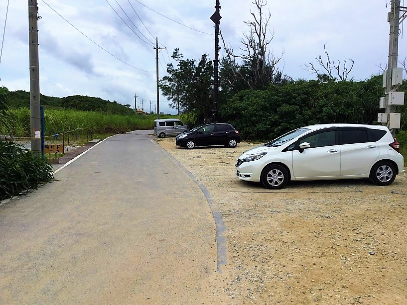 古宇利島ハートロック入口から200mのトケイ浜駐車場