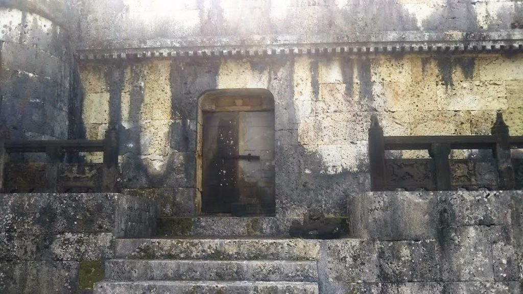 世界遺産「玉陵」は国宝に答申された第二尚氏王統の陵墓の西室