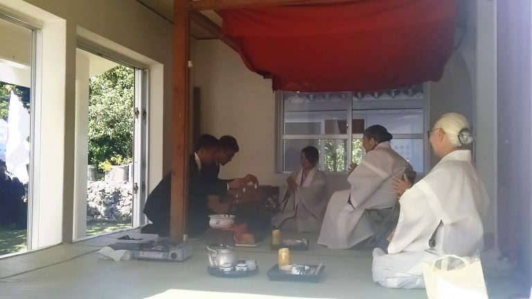 旧正月を迎える神の島「久高島」で酌取り（シャクトゥイ）の儀式に参加しよう！