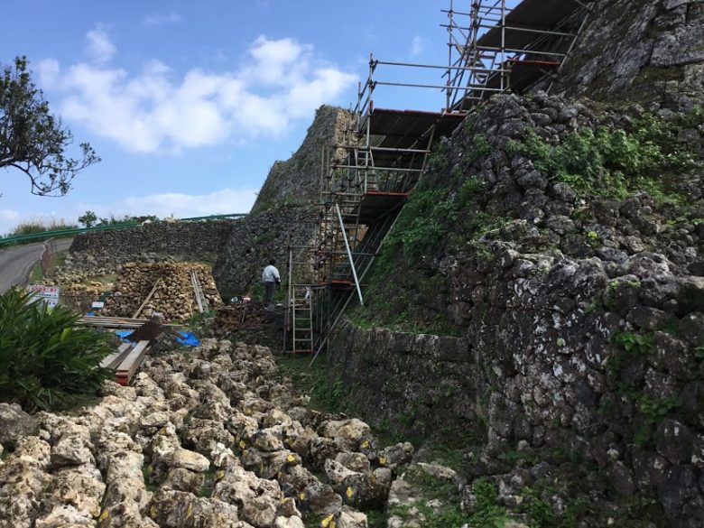 世界遺産中城城跡の城壁修復作業