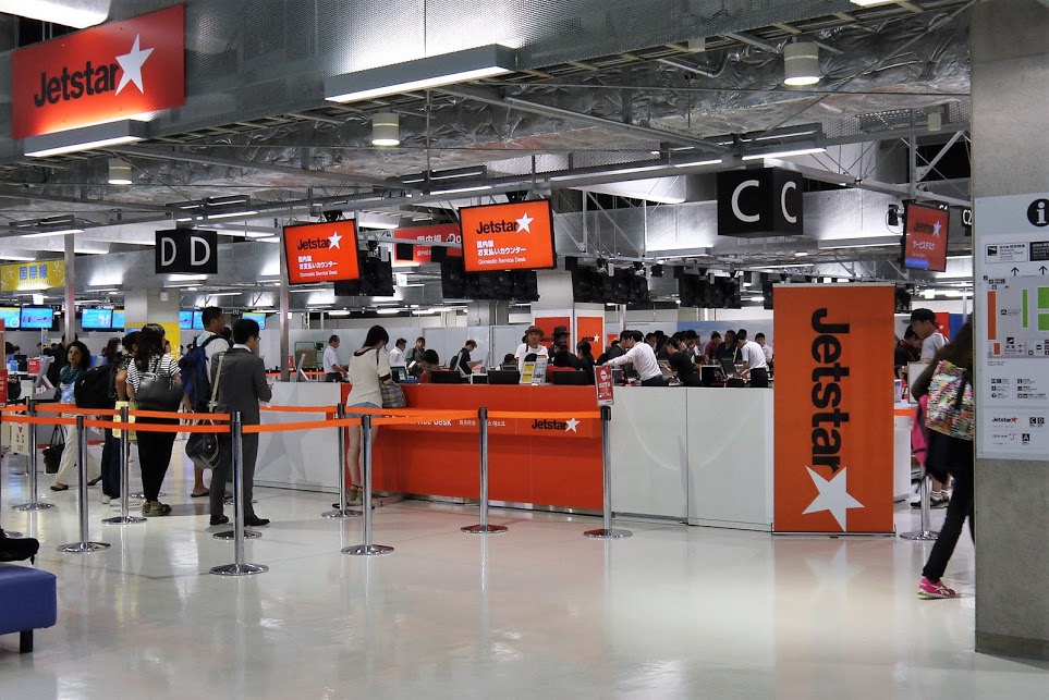 成田空港第３ターミナル、ジェットスターカウンター　発着便数も多く一番賑わっています。