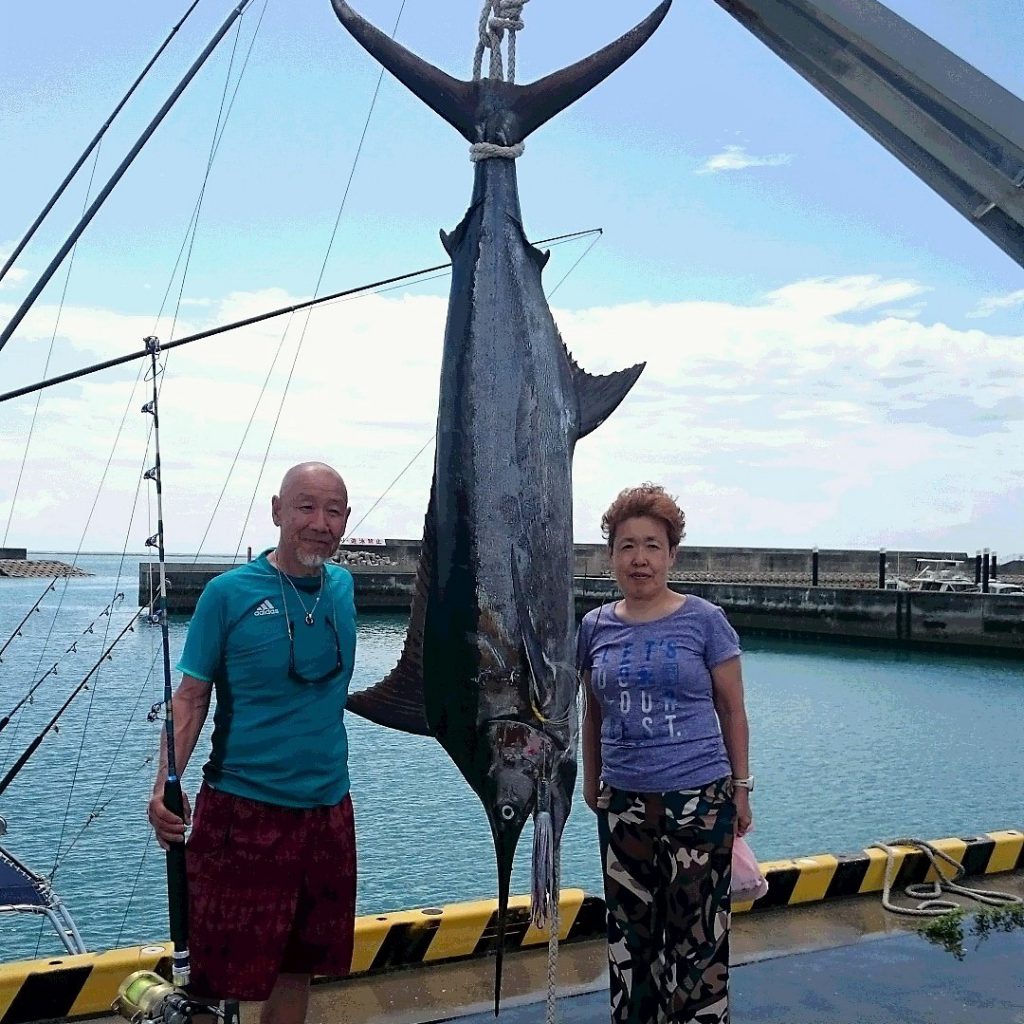 大物ヒット 沖縄 糸満でカジキまぐろ釣り 沖縄リピート