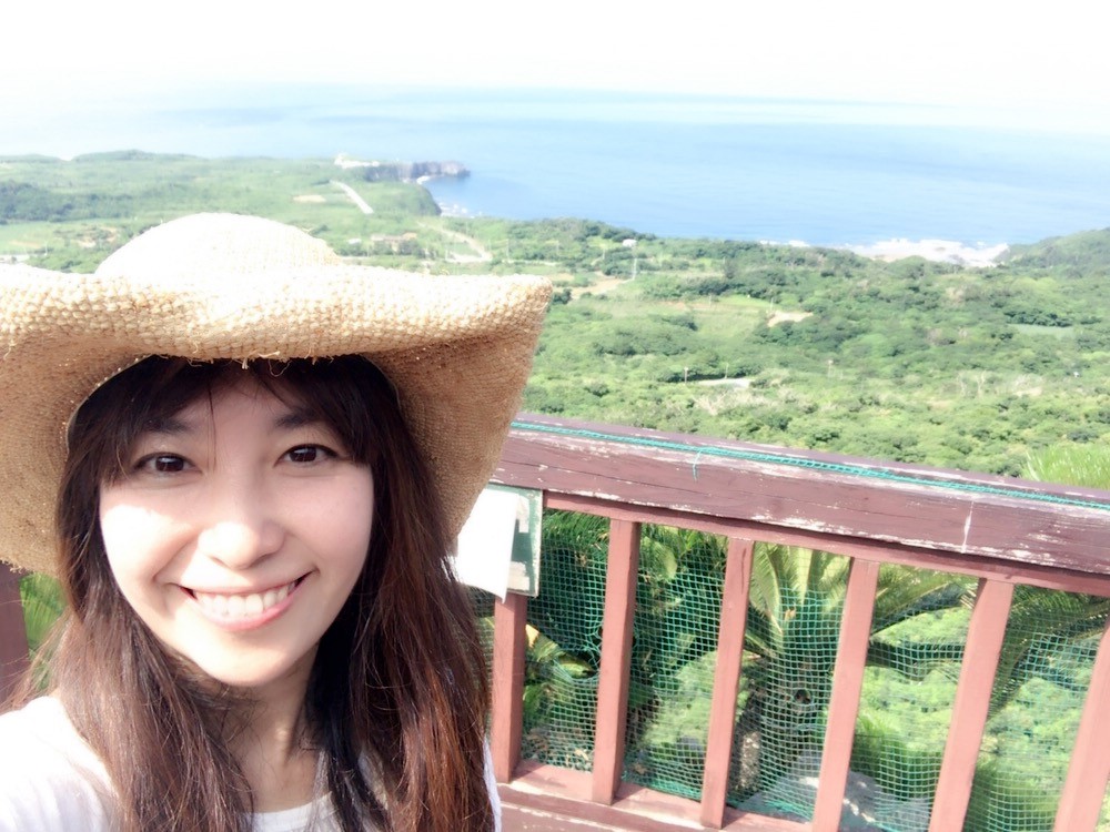 向こう側に沖縄本島最北端の辺戸岬が見える