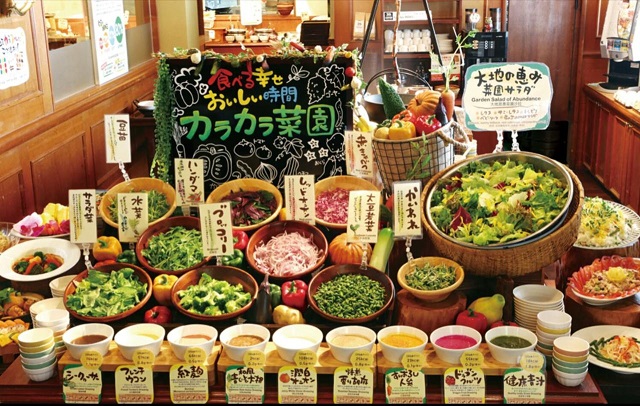 80種類以上の島野菜等が食べ放題「沖縄菜園ビュッフェ カラカラ」