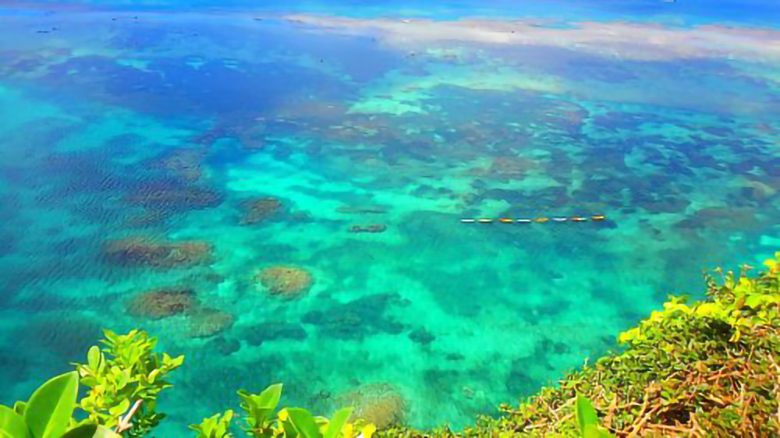 伊良部島の「三角点」は、真っ青な海が広がる絶景ポイント！