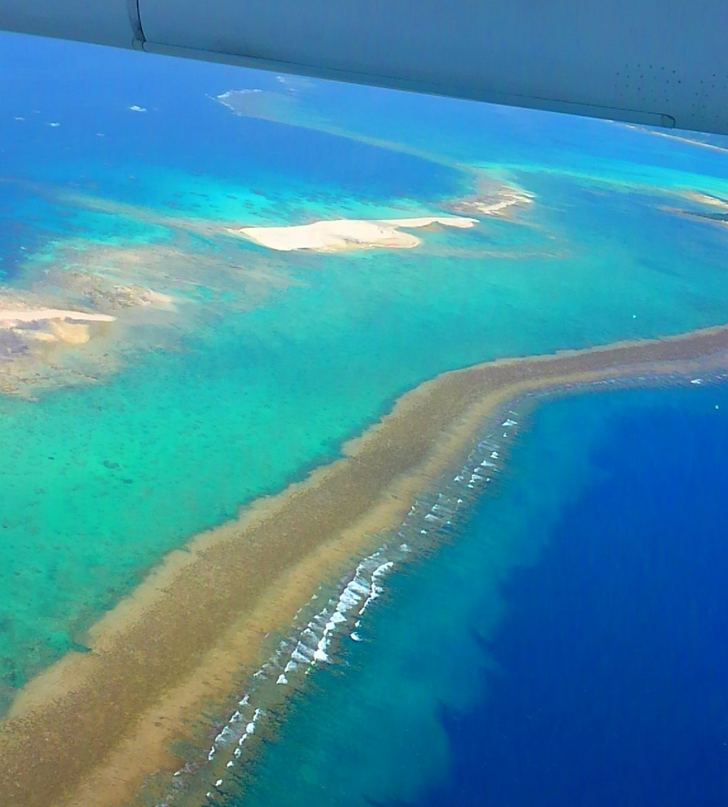 機内から見る久米島