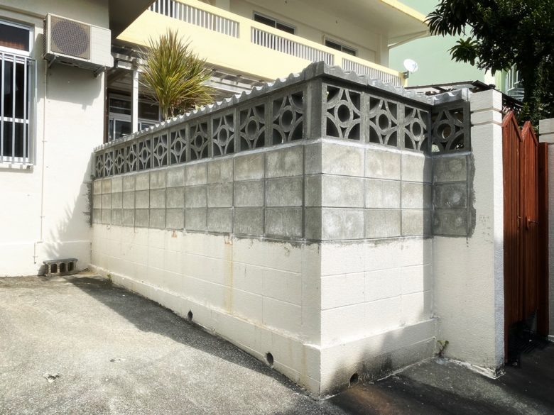 名護市役所が象徴的な 花ブロック は沖縄生まれの建築資材 沖縄リピート