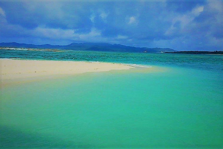 久米島ハテの浜の「中の浜」の先端