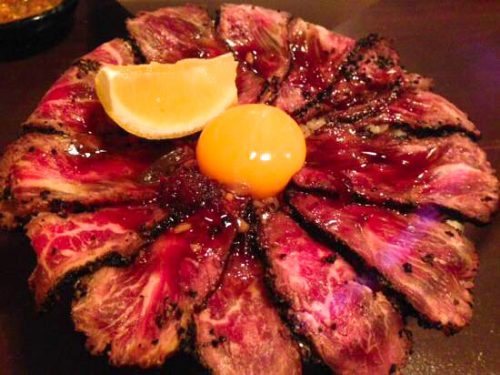 古民家居酒屋ではみ出るハラミ丼「沖縄料理ひとひねり　離～Hanare～」