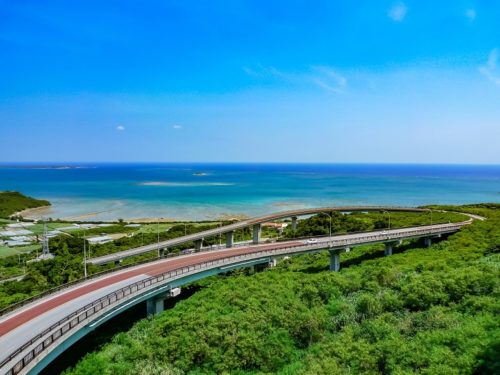 沖縄本島南部の絶景スポット「ニライカナイ橋 」