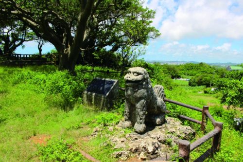 沖縄県最古のシーサー？八重瀬町「富盛の石彫大獅子」
