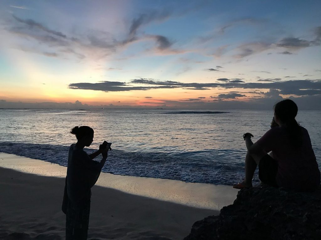 八重山諸島めぐり～日本最南端の波照間島ニシ浜ビーチの夕日