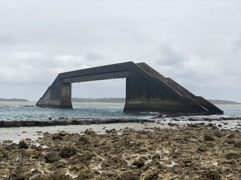 久米島の海には「取っ手」がある！？海の中の歩道橋「シールガチ橋」