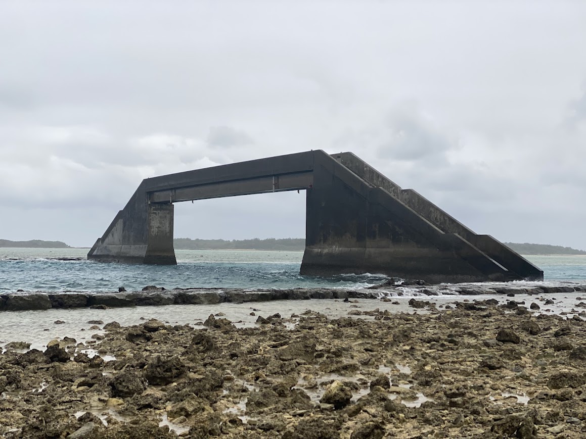 久米島の海には「取っ手」がある！？海の中の歩道橋「シールガチ橋」