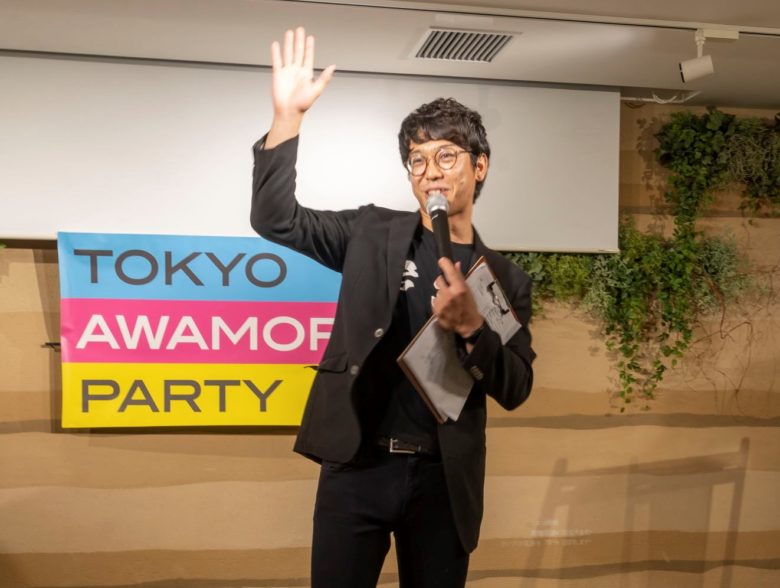 東京泡盛会の司会は金城淳平めくるくん