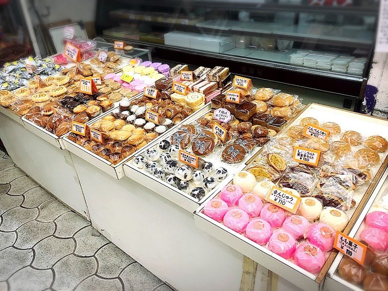 松原屋製菓には沖縄の伝統菓子だけではなくむかしながらの洋菓子もある