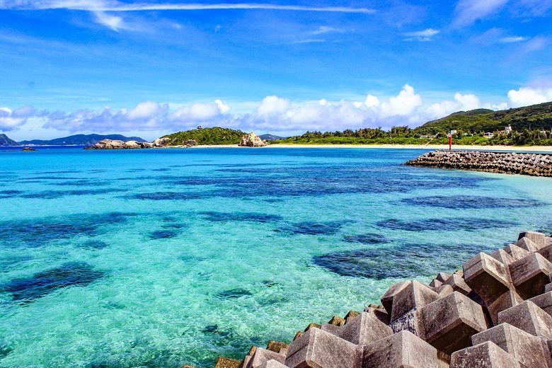 那覇からわずか３５分の楽園渡嘉敷島。ケラマブルーと出会う日帰りの旅。