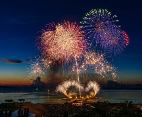 本部町・海洋博公園花火大会は無料で約１万発もの花火が観れる！！