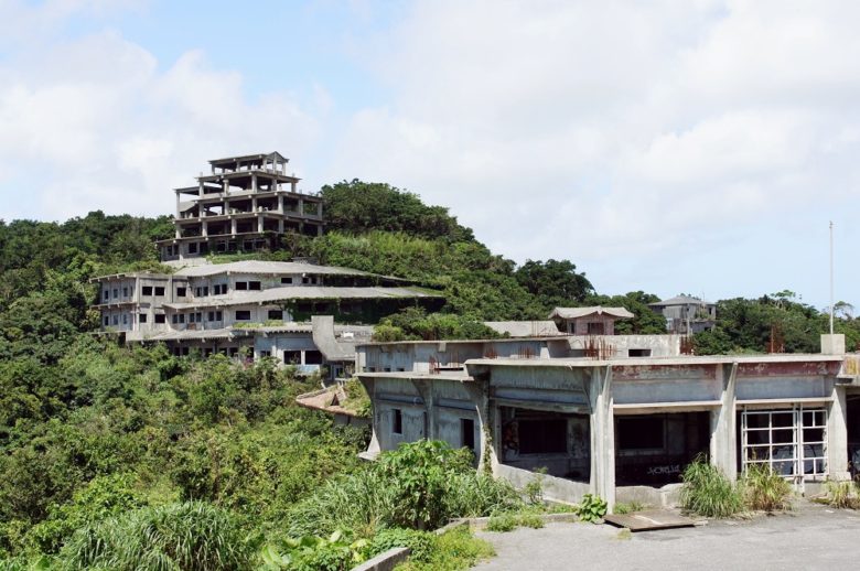 沖縄の有名な廃墟ホテルの全貌大公開！幻の「中城高原ホテル