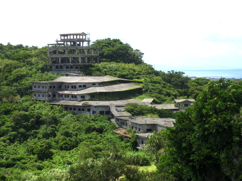 沖縄の有名な廃墟ホテルの全貌大公開 幻の 中城高原ホテル が取り壊しへ 沖縄リピート