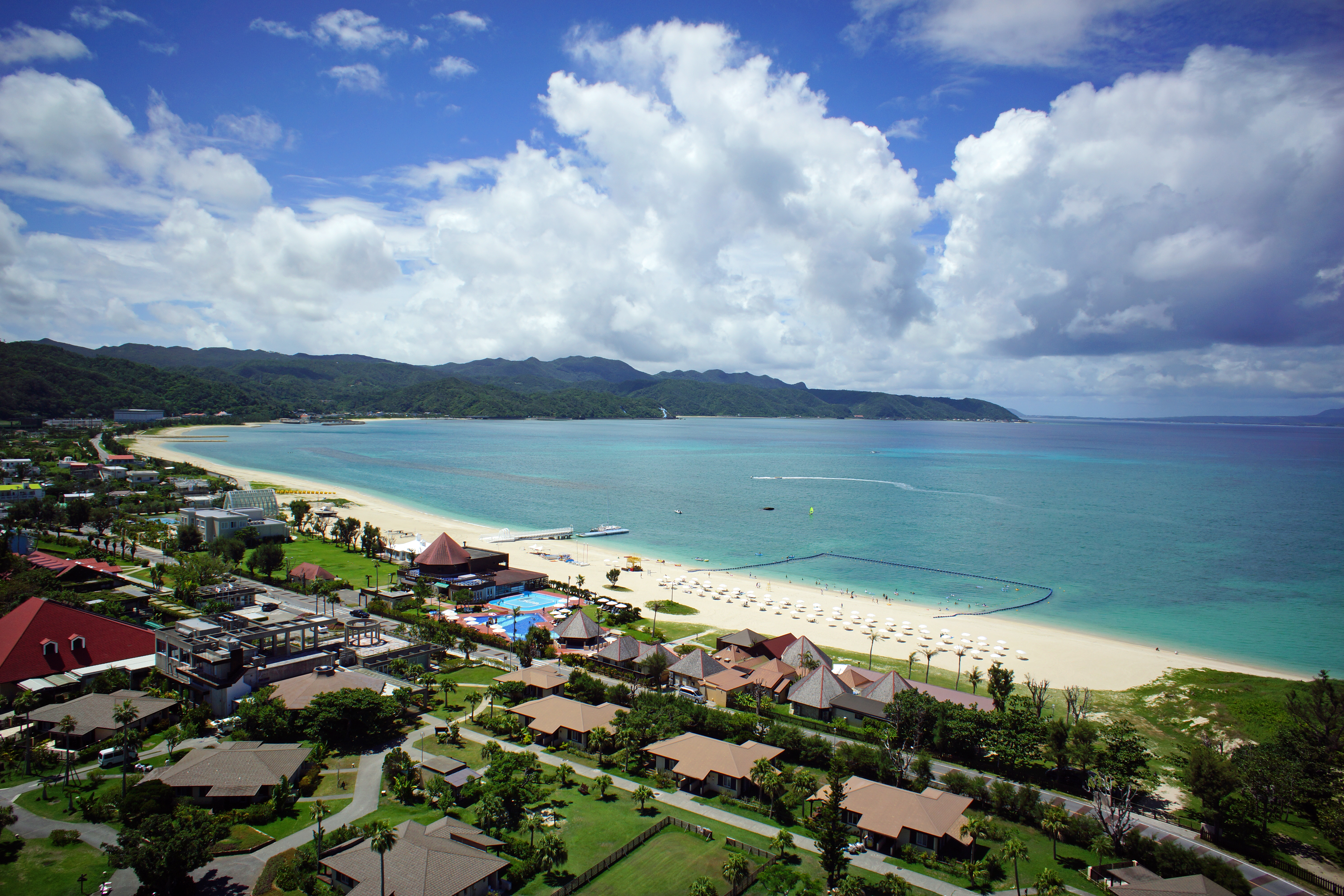沖縄のリゾートホテルが格安で泊まれる！価格破壊の今が狙い目！