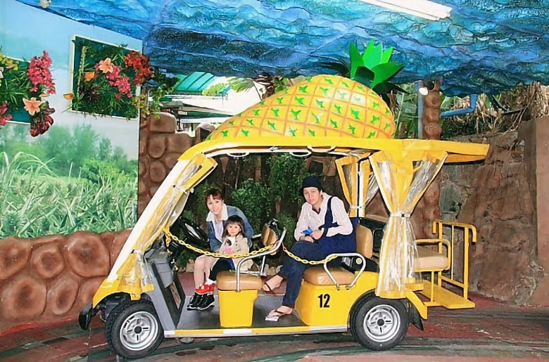 「ナゴパイナップルパーク」はパイナップル号に乗って楽々見学！