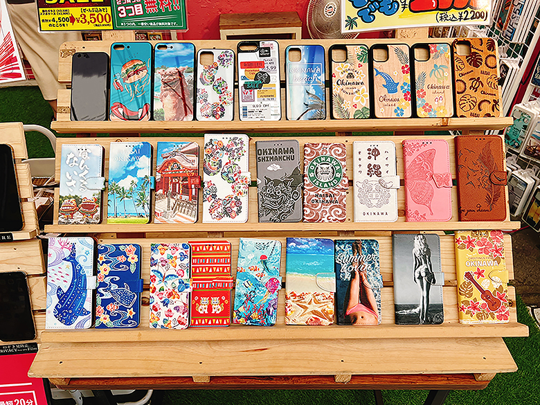 国際通りで見つけた沖縄デザインのスマホケースはどれがお好み？