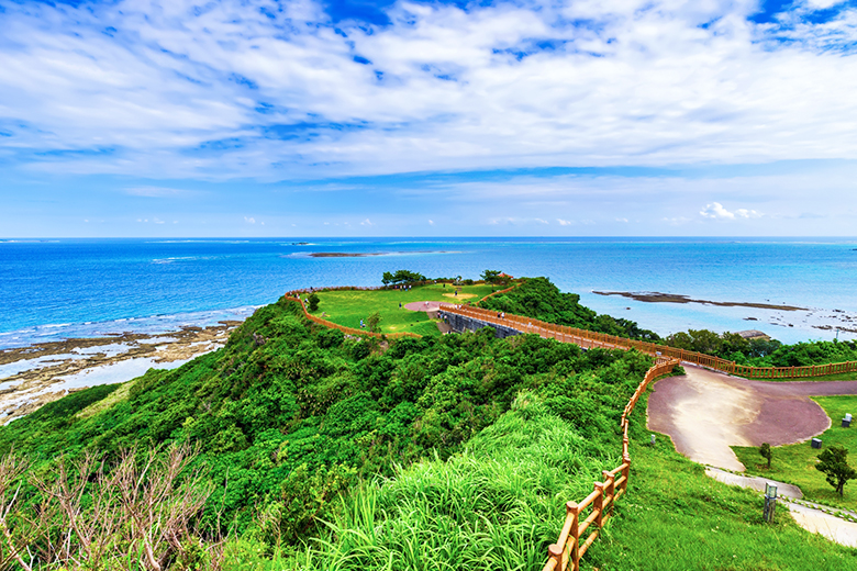沖縄南部をドライブするなら穴場絶景スポット「知念岬公園」へ！