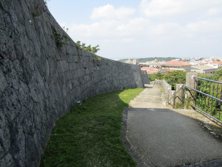首里城上の毛城壁