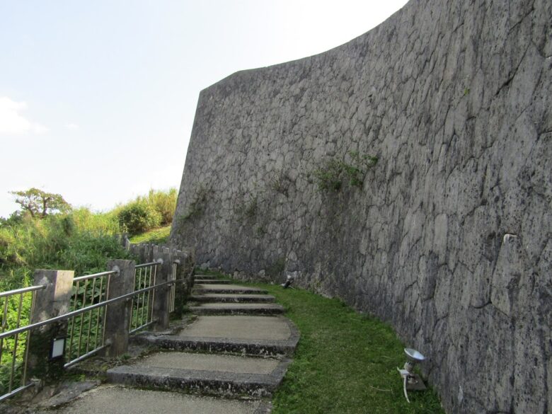 首里城上の毛公園からの城壁
