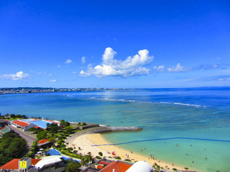 沖縄西海岸の美しいビーチ写真を撮る