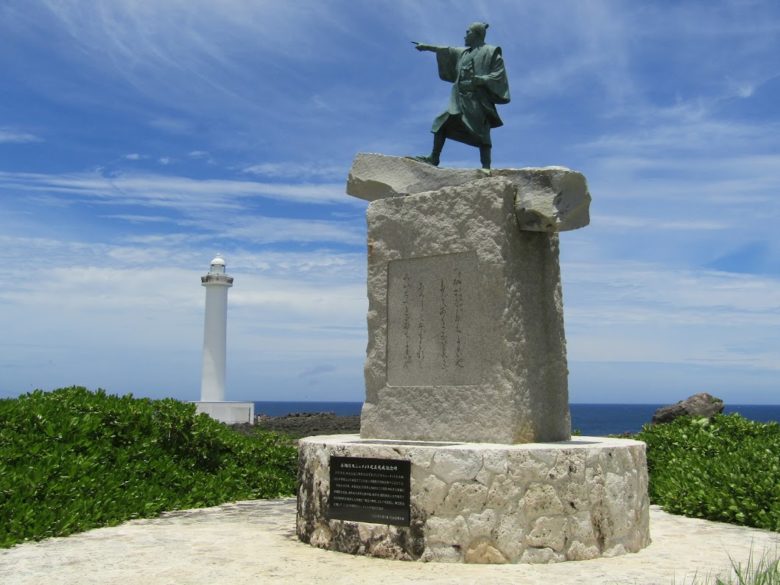 残波岬灯台の泰期像