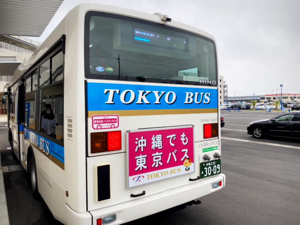 東京バスに乗って瀬長島、DMMかりゆし水族館へ「ウミカジライナー」