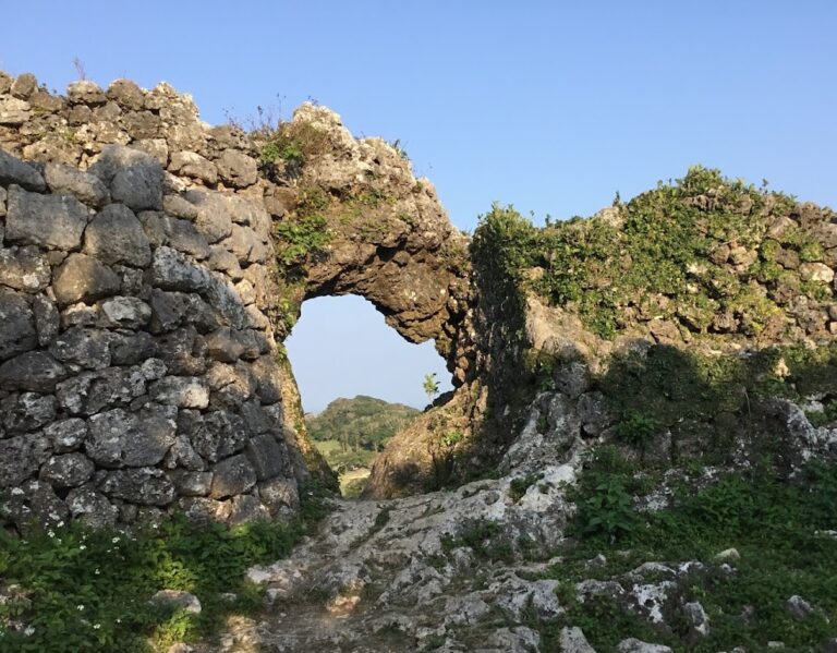 「玉城城跡」は東御廻り（あがりうまーい）聖地を巡る旅、天つぎの御嶽