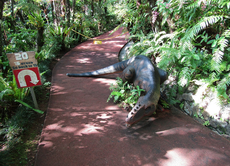 名護御菓子御殿の恐竜パーク