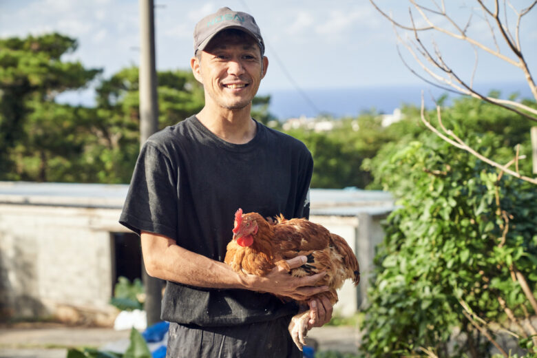 久米島赤鶏牧場はこだわり抜いて美味しい鶏を育てる！