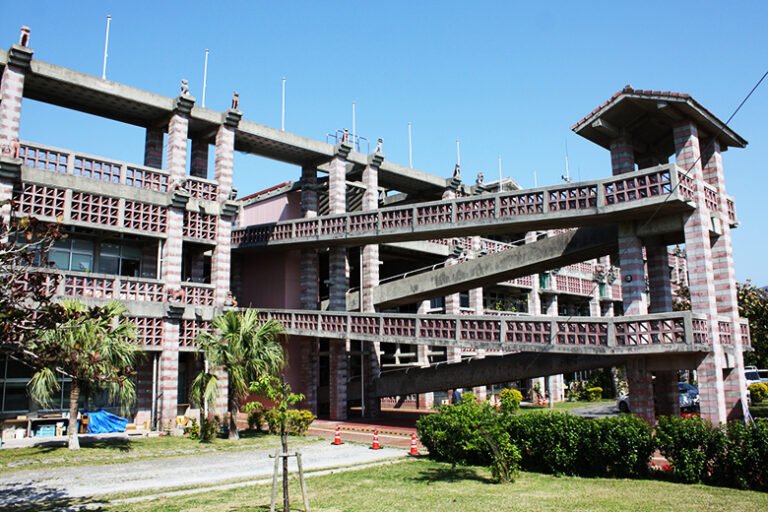 沖縄の名建築「名護市庁舎」が解体の危機！