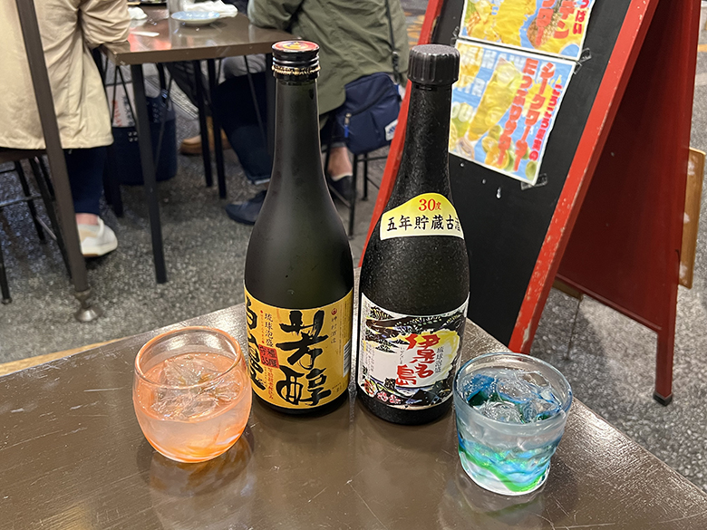 国際通り屋台村で泡盛島酒と肴