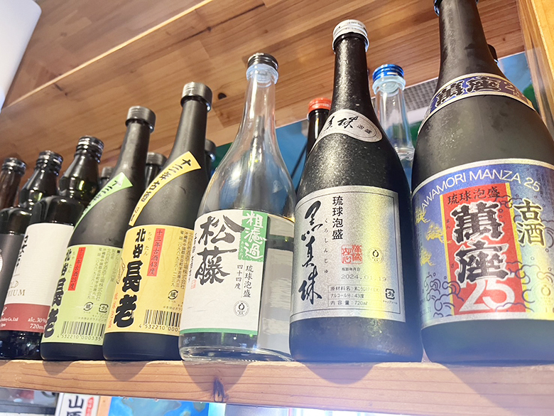 国際通り屋台村で泡盛島酒と肴
