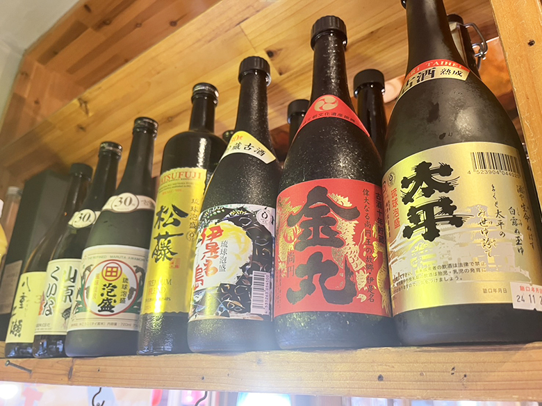 国際通り屋台村で泡盛島酒と肴