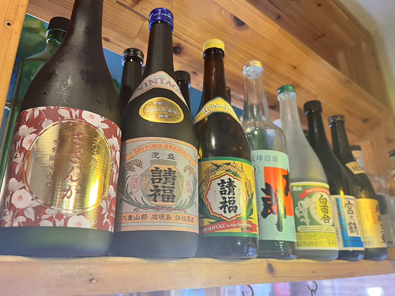 国際通り屋台村で泡盛島酒と肴