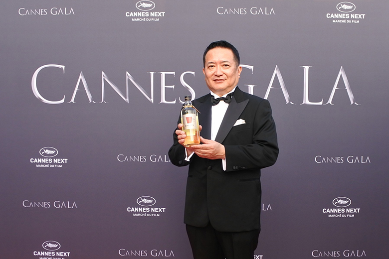 うるま市神村酒造の泡盛「暖流」がフランス・カンヌ国際映画祭を彩る！