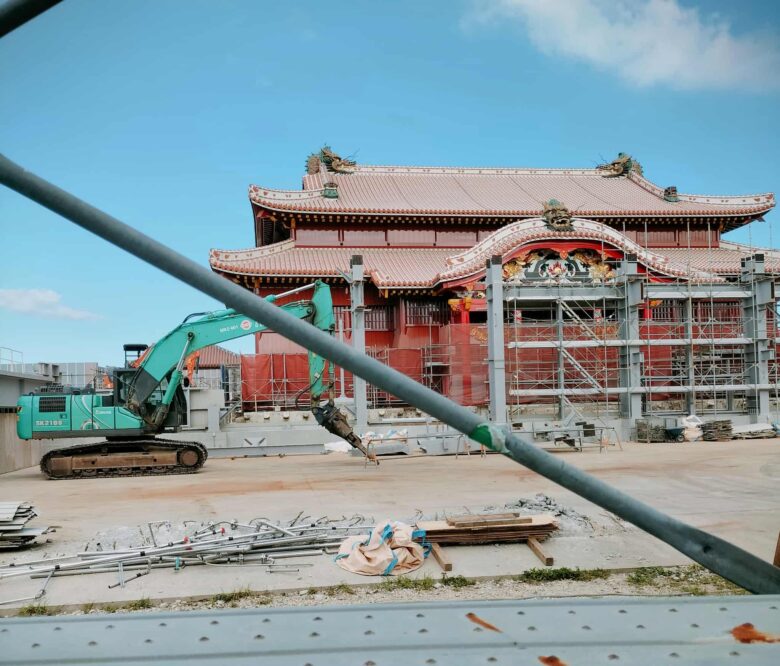 首里城をめぐる2025年の「現在」素屋根解体され、正殿が姿を現す！！