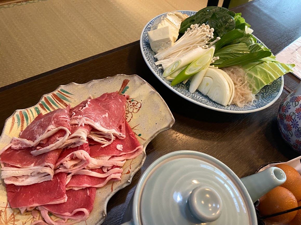 沖縄のすき焼きは食堂の定番！その発祥の店はウルトラマン金城哲夫の実家「松風苑」